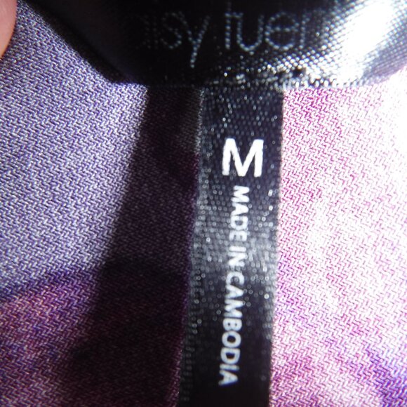 Daisy Fuentes artistic slinky top in size US M. - Picture 5 of 8